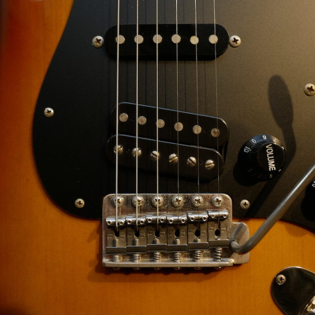 ナット交換＆ピックガード Fender Japan Storatocaster | Miura Guitar