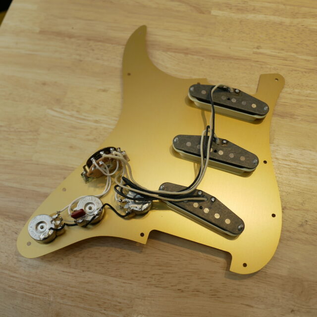 アノダイズドピックガード製作 | Miura Guitar Repair Workshop