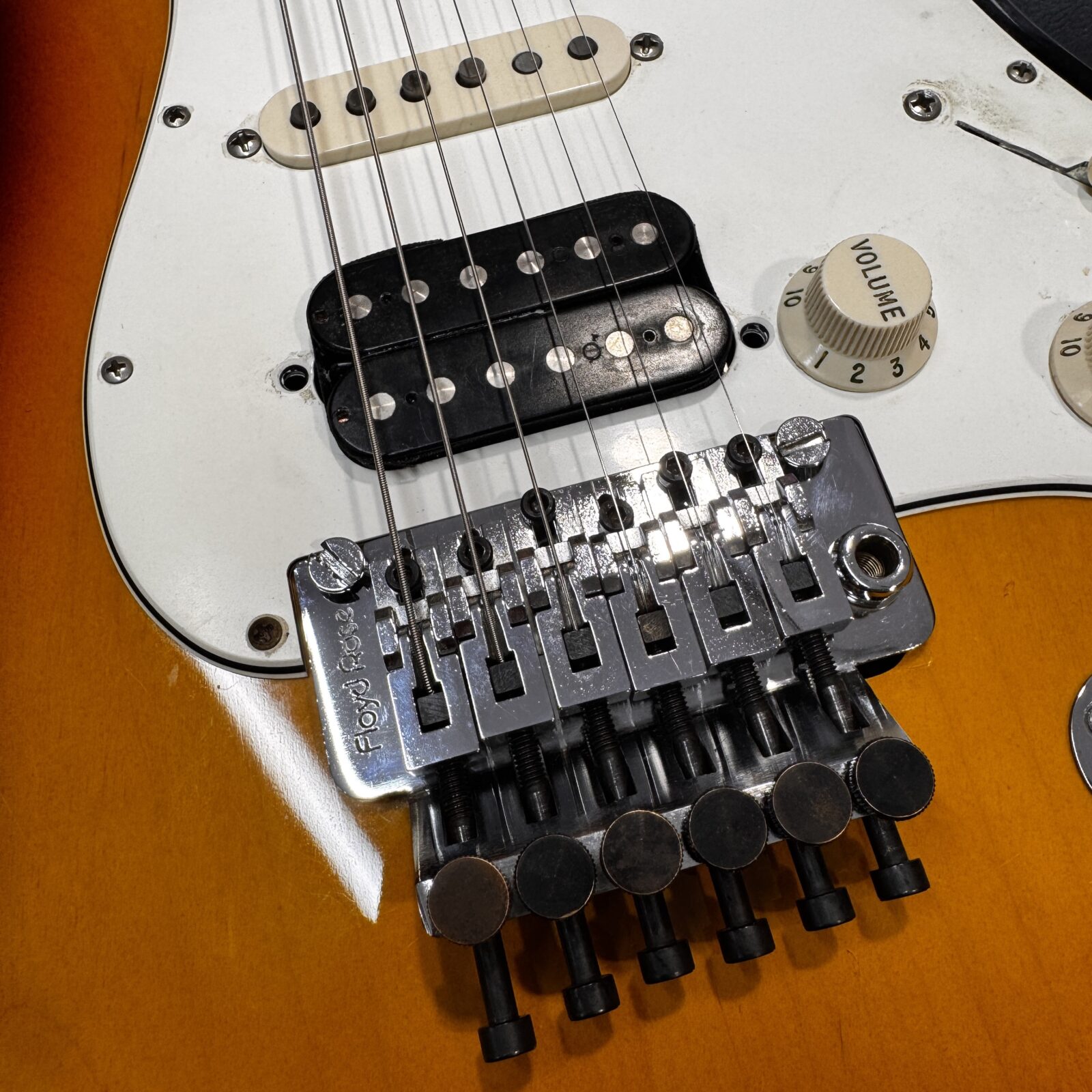 edive　 stratocaster EOB パーツ交換多数有 安ギター改造 トレモロ ブリッジ | 安ギター一期一会 by Tone Lab